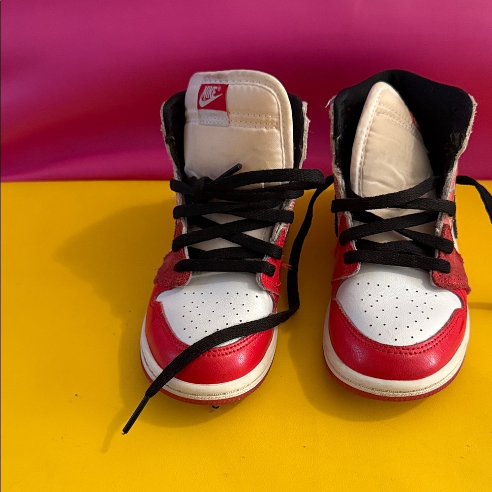 Nike Kids Sneakers in Red and White
